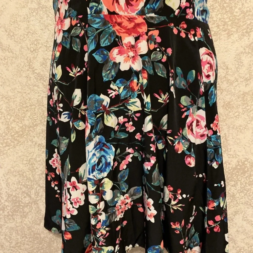 Express Strapless Dress with Floral Print - Picture 4 of 12